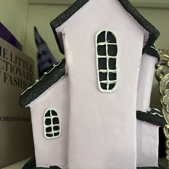 👻 LED Goblin & Ghoul Light Up Halloween Haunted Gingerbread House - Picture 3 of 5